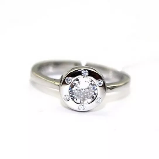 Кольцо с фианитом из серебра